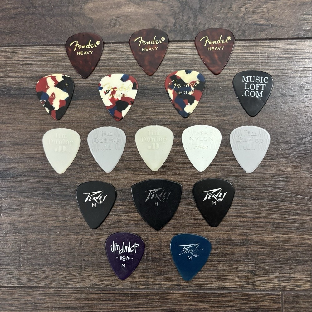 Vintage Guitar Picks Lot Of 17 Fender Peavey Dunlop